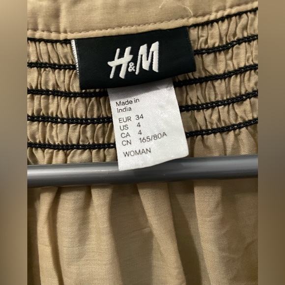 ⚡️⚡️2/$50⚡️⚡️✨🎀H&M EMBROIDERED BLOUSE🎀✨ - Picture 7 of 8